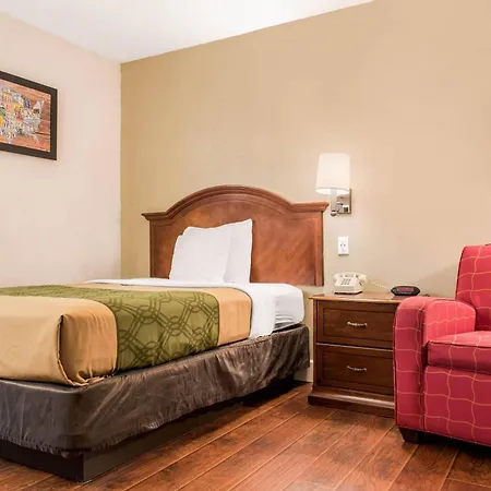 Econo Lodge Holland - Toledo-2