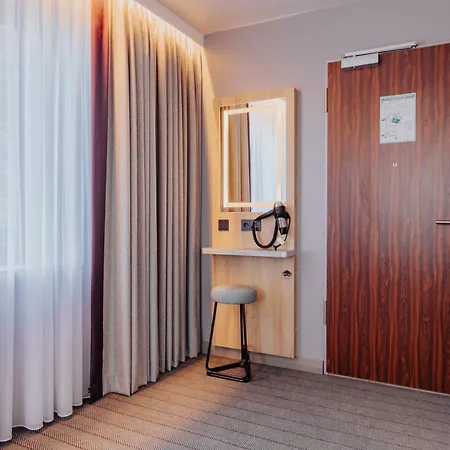 Premier Inn Koln City Mediapark-2