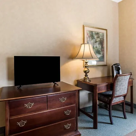 Traditions Hotel & Spa Johnson City - Binghamton, An Ascend Collection Hotel-2