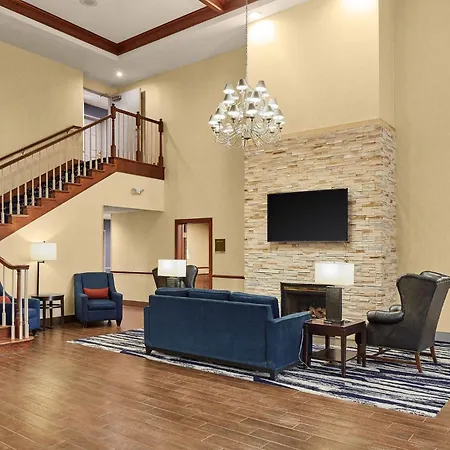 Comfort Suites Milwaukee Airport-2