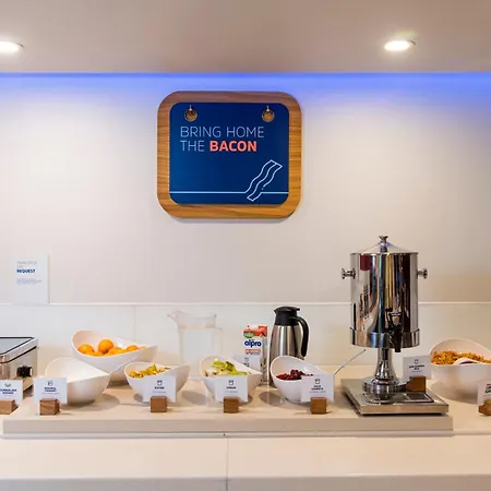 Holiday Inn Express Glasgow Airport By Ihg-3