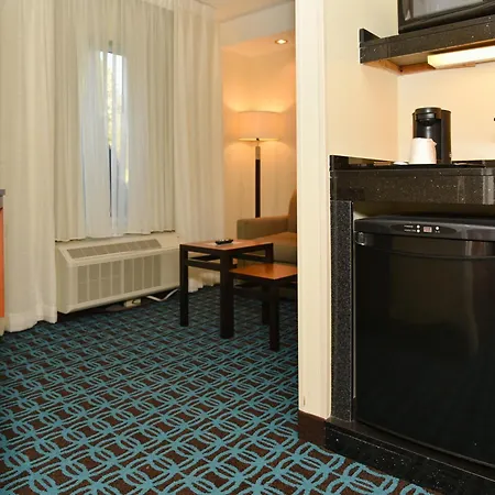 Fairfield Inn Hartford Airport-3