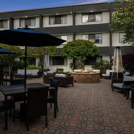 Courtyard Hartford Cromwell-2
