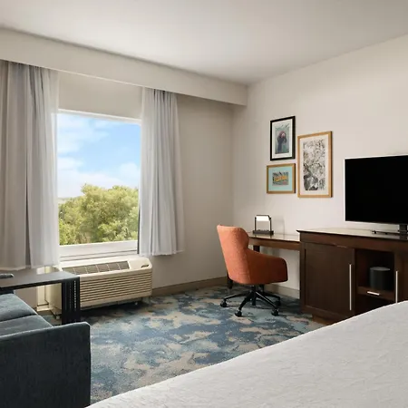 Hampton Inn & Suites - Deland-3