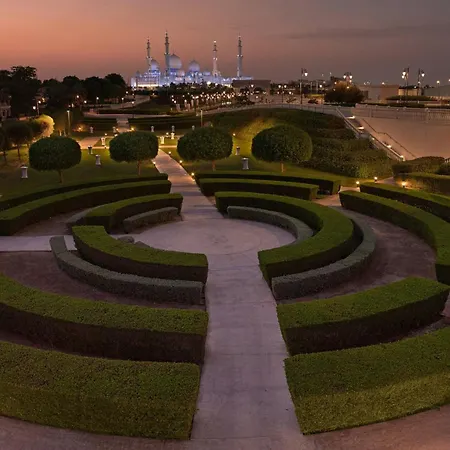 The Ritz-Carlton Abu Dhabi, Grand Canal-3