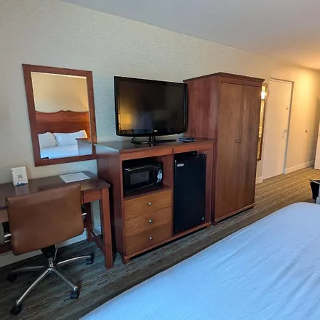 Wyndham Visalia-3