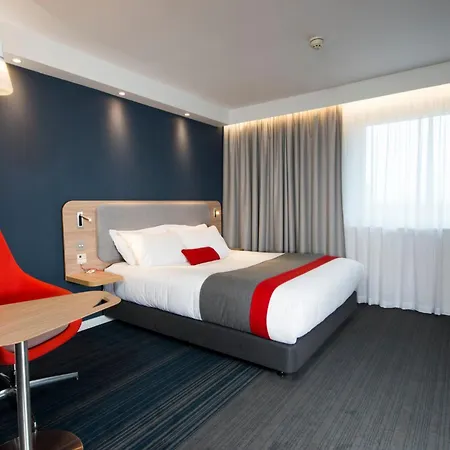 Holiday Inn Express Glasgow Airport By Ihg-3
