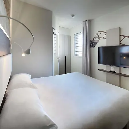 Ibis Locarno-3
