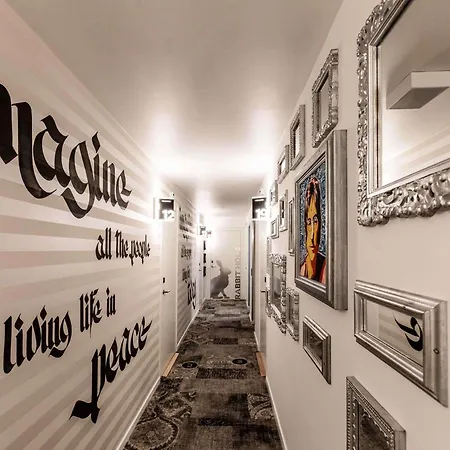 ibis Styles Lausanne Center MadHouse-3