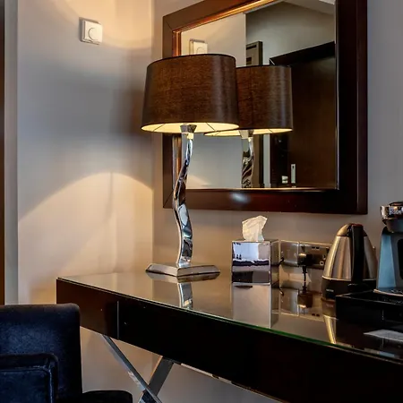 Derwent Manor Boutique Hotel-3