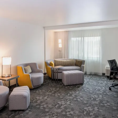 Courtyard By Marriott Somerset-3