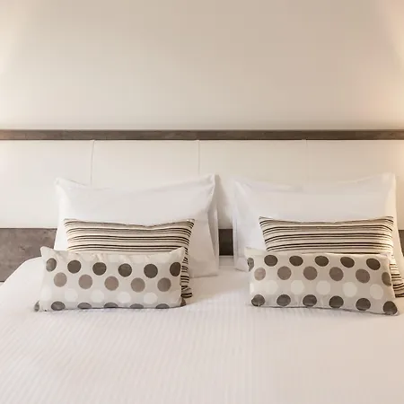 Au Comté d'Ornon Hôtel&Spa-3