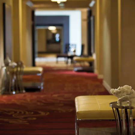 Renaissance Newark Airport Hotel-2