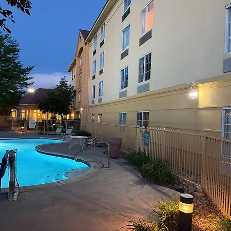 La Quinta By Wyndham Pueblo-2