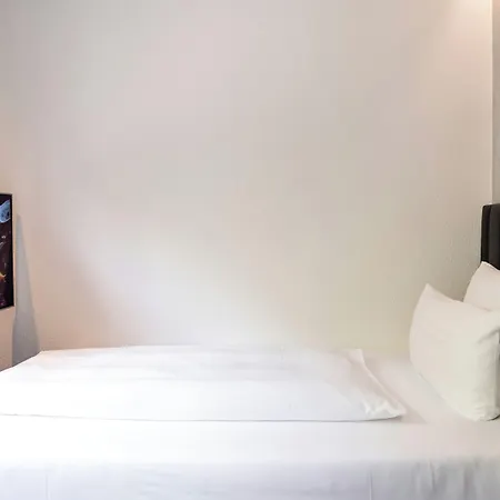 Motel One Frankfurt-East Side-2