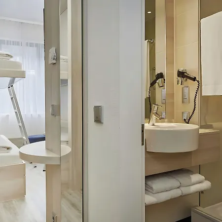 Leonardo Smart Hotel Berlin Alexanderplatz-3