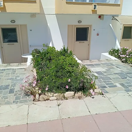 Leonidas Hotel & Studios-2
