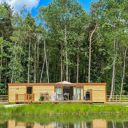 Woodland Lakes Boutique Lodges-3