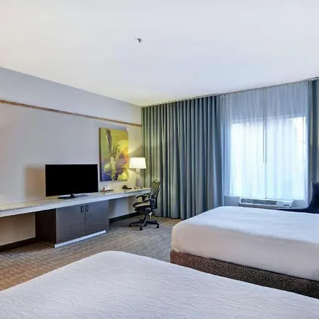 Hilton Garden Inn Oshkosh-3