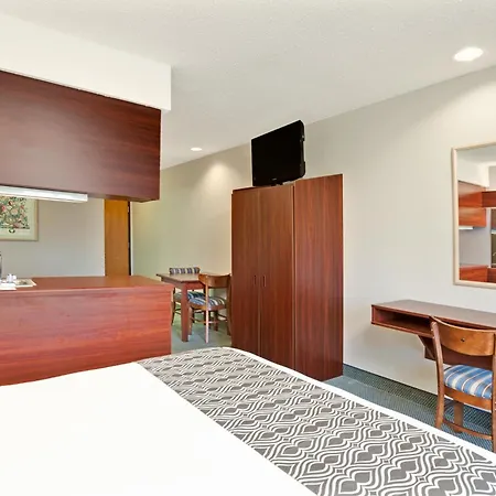 Microtel Inn & Suites By Wyndham Detroit Roseville-2