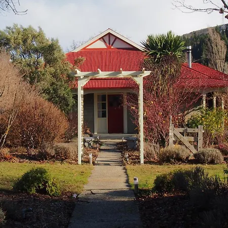 Hartley Homestead Boutique Bed & Breakfast-3