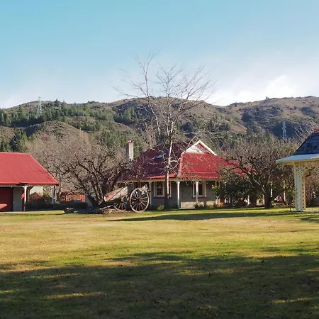 Hartley Homestead Boutique Bed & Breakfast-3