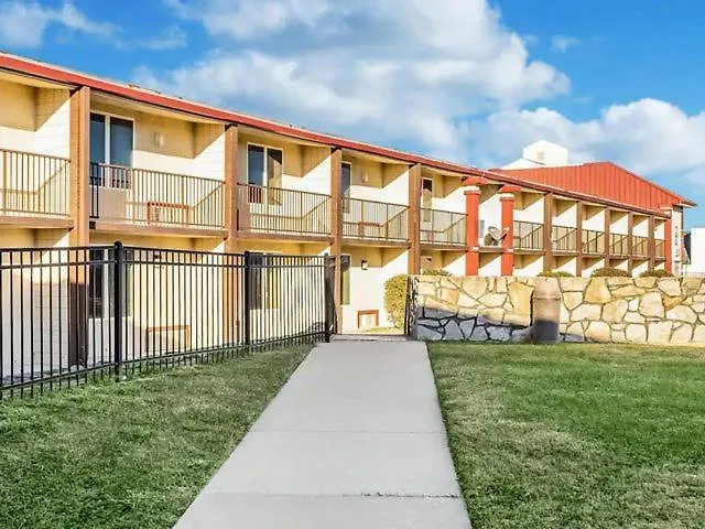 Countryside Suites Kansas City Independence I-70 East Sports Complex Hotel