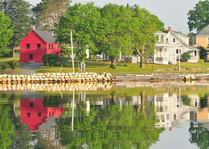 Smugglers Cove Inn Lunenburg