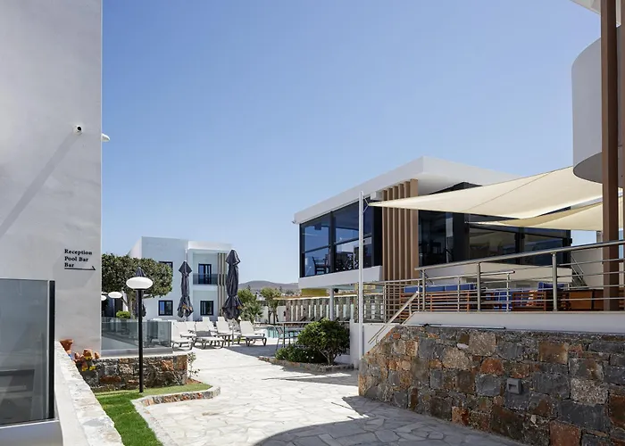 Golden Bay Boutique Hotel & Bungalows Goúrnes