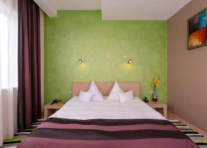 West City Hotel Floresti 