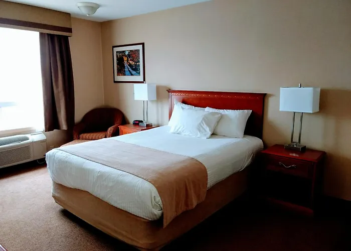 Super 8 By Wyndham High Level Ab