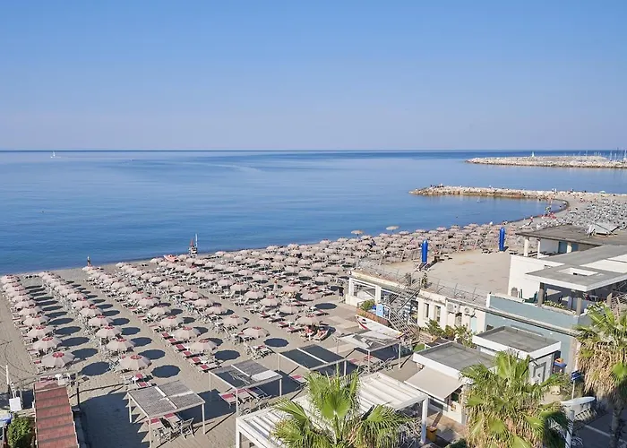 Palace Lido Hotel & Suites