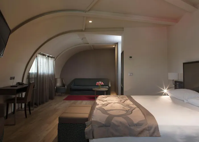 Smart Hotel Holiday