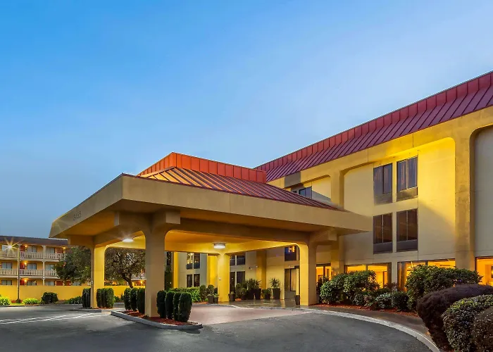 Oakland Airport Arena Hotel