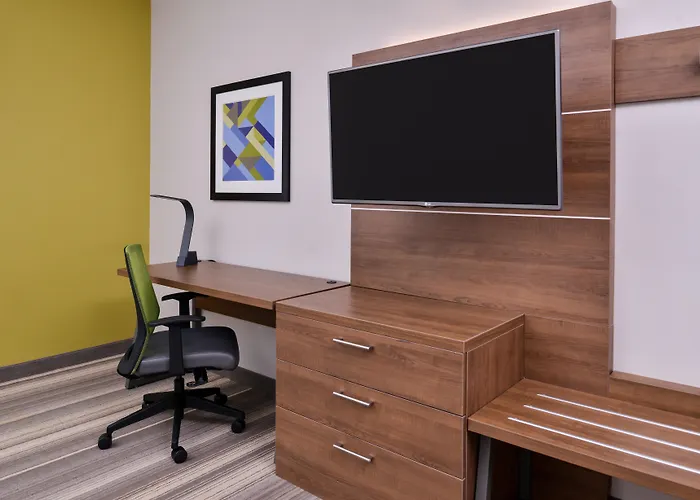 Holiday Inn Express Hotel & Suites Elgin By Ihg