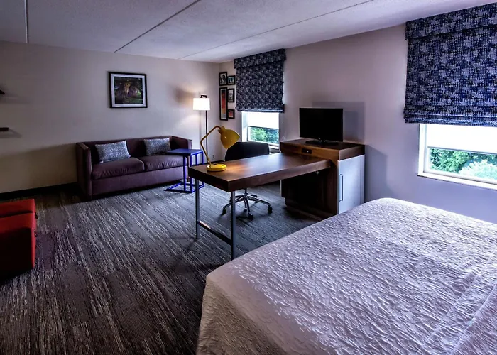 Hampton Inn & Suites Staten Island