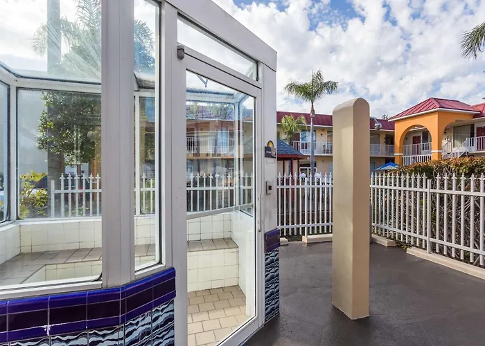 Days Inn & Suites By Wyndham Port Richey