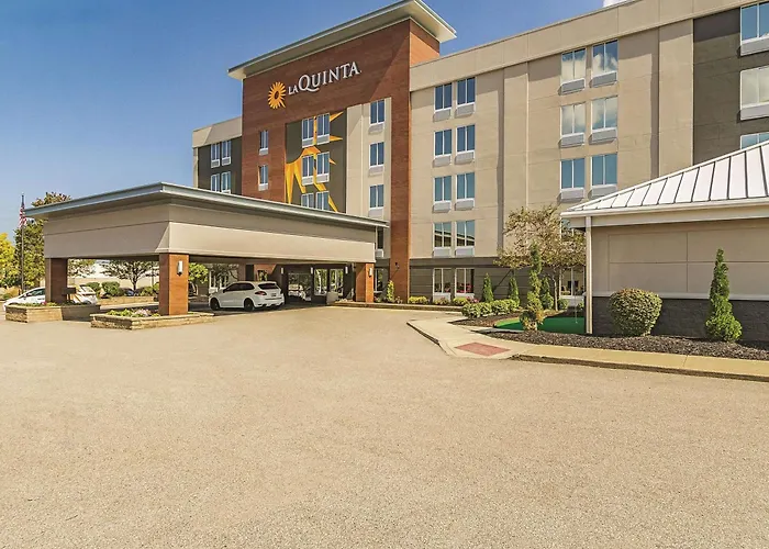 La Quinta By Wyndham Cleveland Airport West