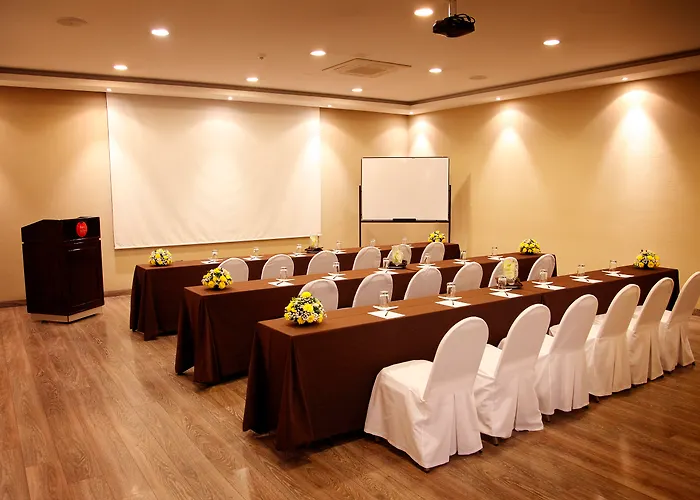 Hotel Reina Isabel Quito