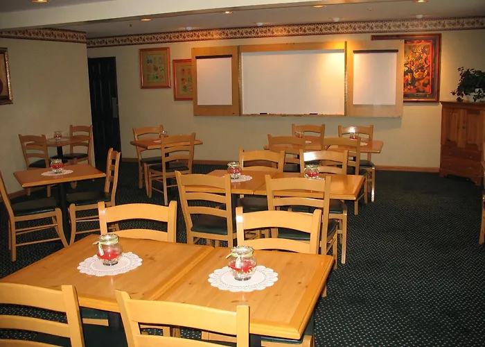 Country Inn & Suites By Radisson, Holland, Mi