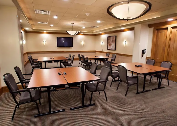Hilton Suites Chicago/Oakbrook Terrace