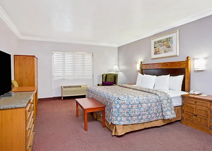 Days Inn By Wyndham West Covina