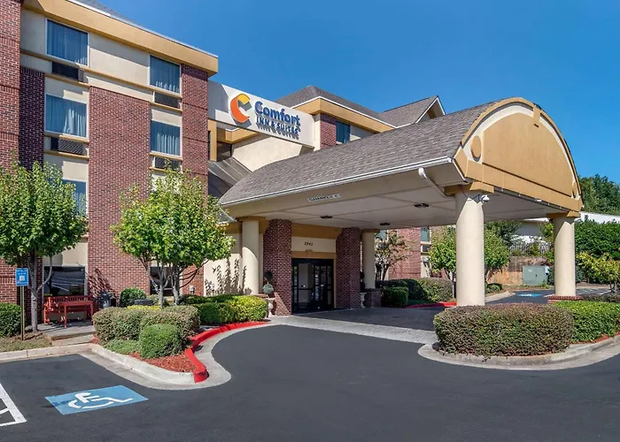 Comfort Inn & Suites Suwanee - Sugarloaf