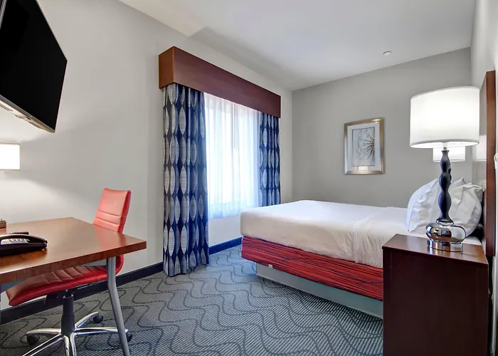 Holiday Inn Express And Suites North By Ihg