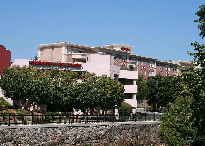 Hampton Inn & Suites
