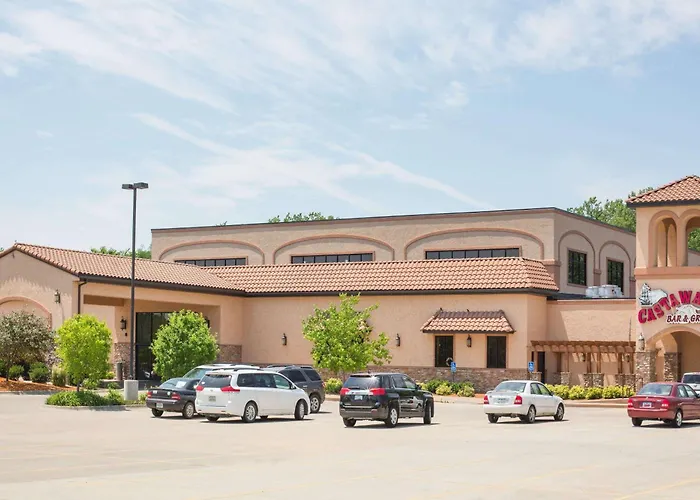 Ramada By Wyndham Des Moines Tropics Resort & Conference Ctr