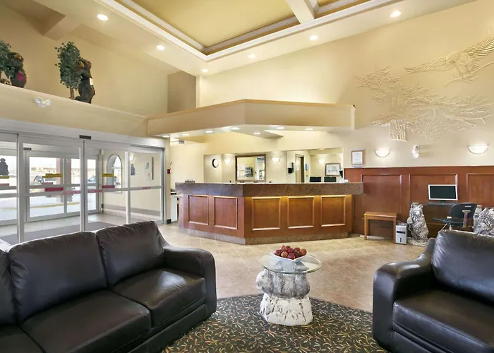 Super 8 By Wyndham High Level Ab