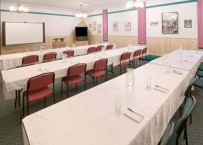 Canadas Best Value Inn- Riverview Hotel