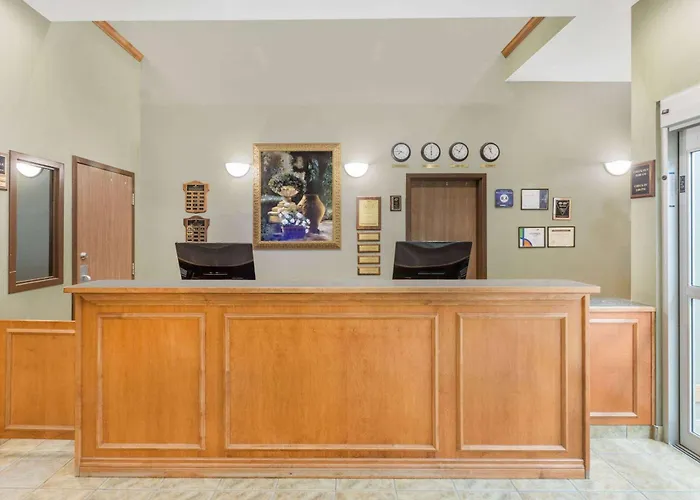 Ramada By Wyndham Clairmont/Grande Prairie