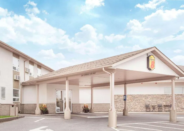 Super 8 By Wyndham Kenora